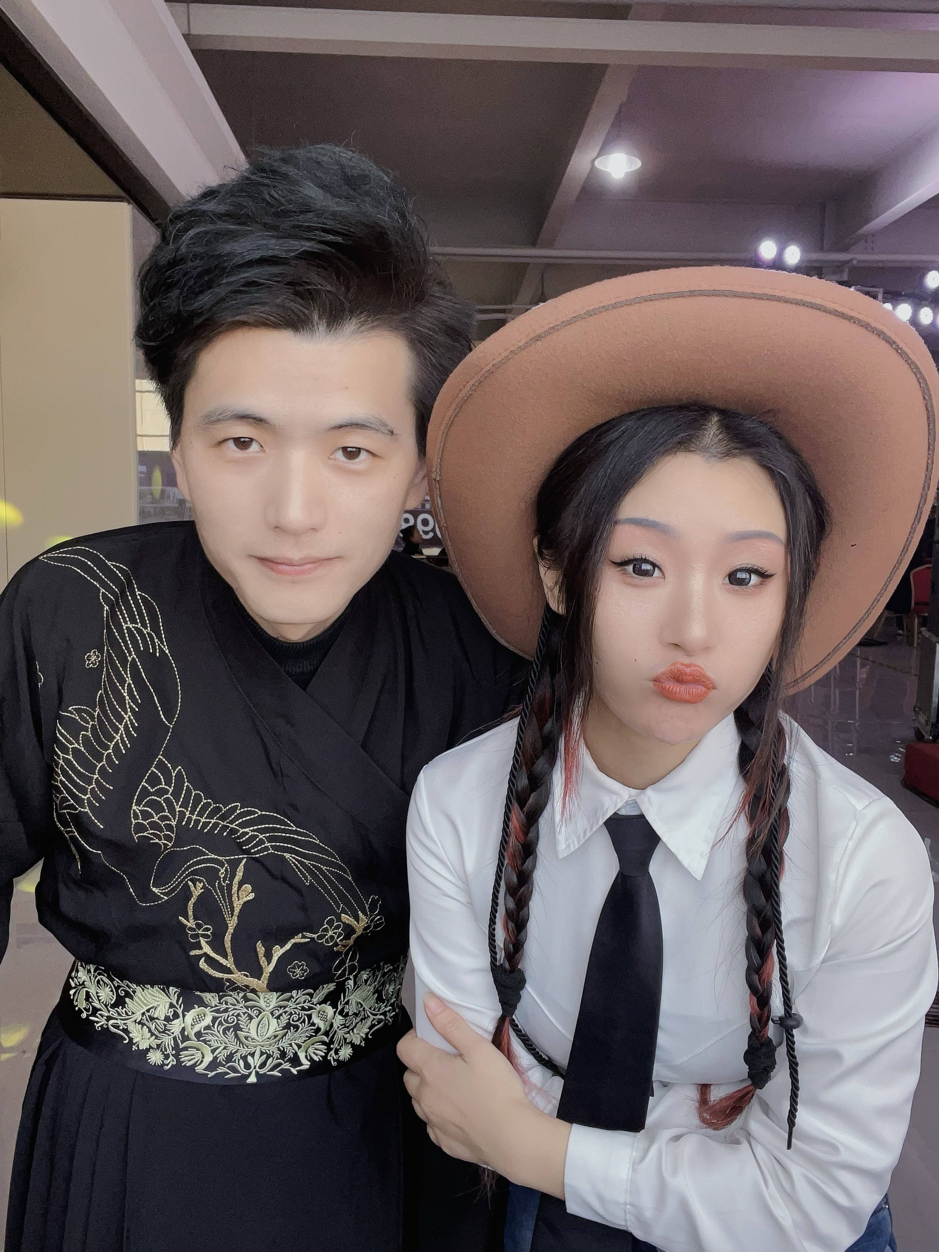 歌手高娟携魔术师老公同台演绎跨次元浪漫开元棋牌app歌声与魔法的双向奔赴！(图2)